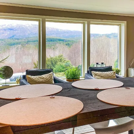 1 Bedroom Gorgeous In Apartment Kvisvik
