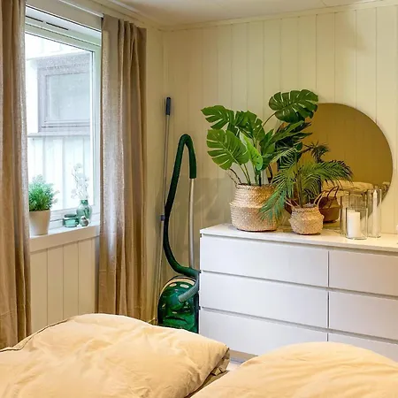 1 Bedroom Gorgeous In Apartment Kvisvik