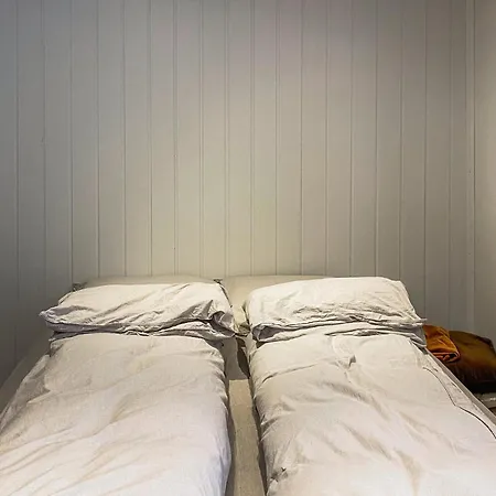 Apartment Amazing In Kvisvik