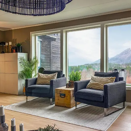 Apartment Amazing In Kvisvik
